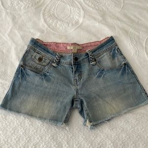 CUT off Jean shorts